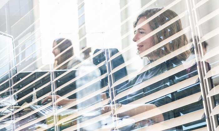 mujeres-trabajadoras-oficina-dreams.jpg