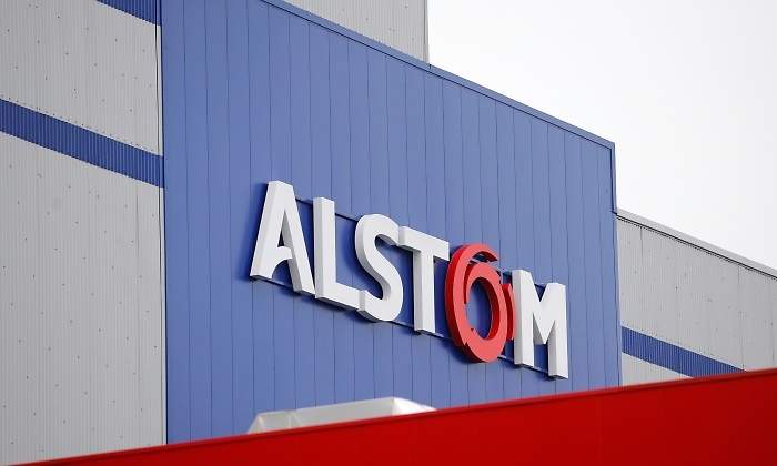 Edificio con el logo de Alstom en Francia