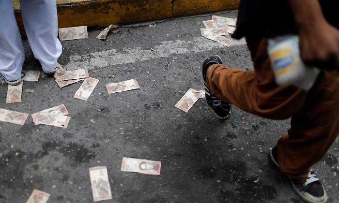 billetes-bolivar-suelo-venezuela-reuters-770x420.jpg