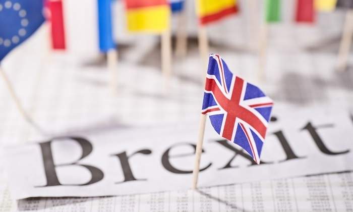 brexit-banderas-papeles-dreamstime.jpg