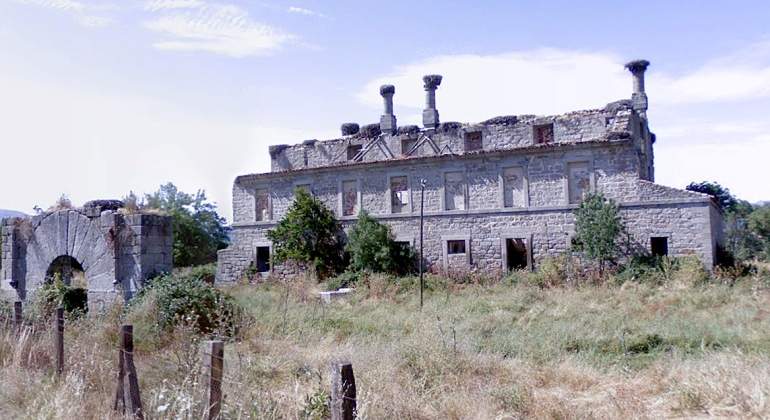 Vista de una entrada a la finca de BBVA en El Escorial.