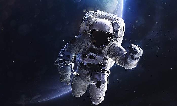 Astronauta-por-el-espacio-iStock.jpg