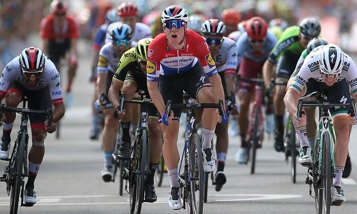 jakobsen-photo-finish-vuelta-etapa-4-efe.jpg