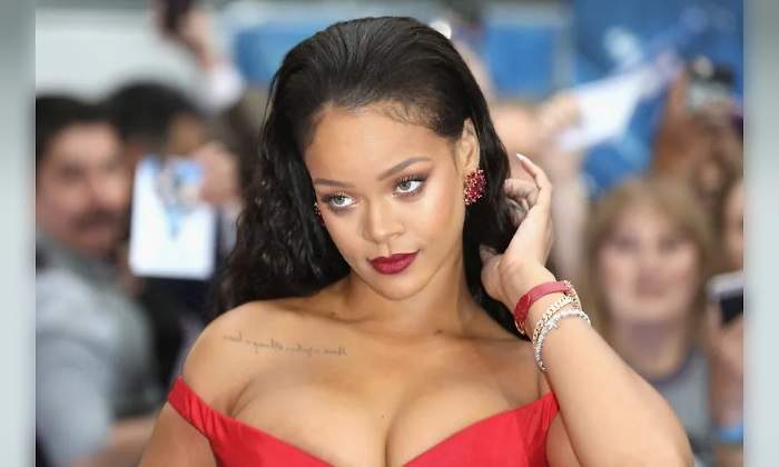 rihanna-autobiografia-770.jpg