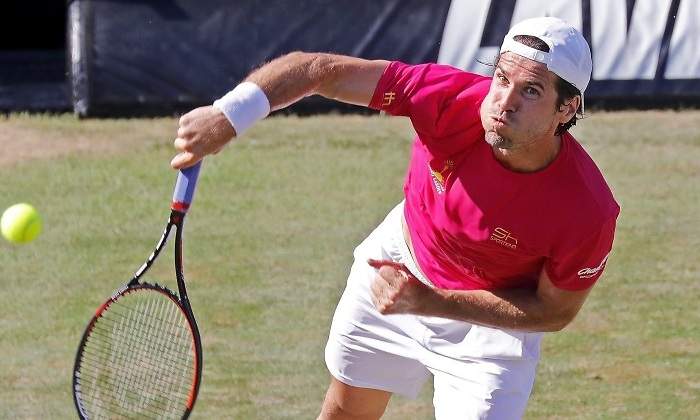 haas-saca-federer-stuttgart-efe.jpg