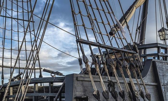 Parte-de-un-antiguo-barco-en-tonos-oscuros-iStock.jpg