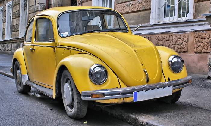 coche-clasico-amarillo-matricula-dreamstime.jpg