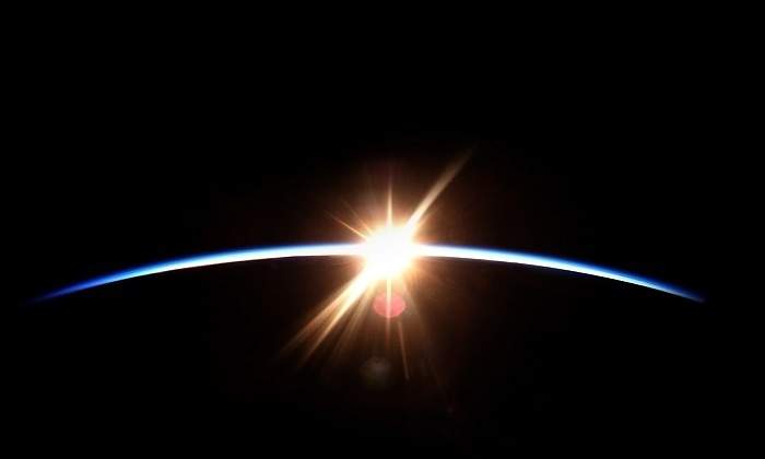 Reflejo-del-sol-desde-el-espacio-iStock.jpg