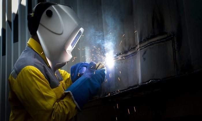 soldador-industria-guantes-770-dreamstime.jpg