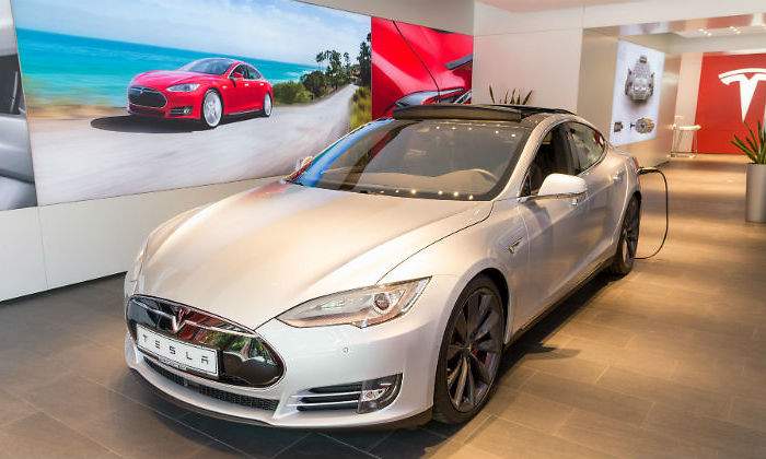 tesla-concesionario-alamy.jpg