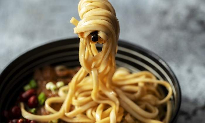 Fideos-noodles-palillos-iStock.jpg