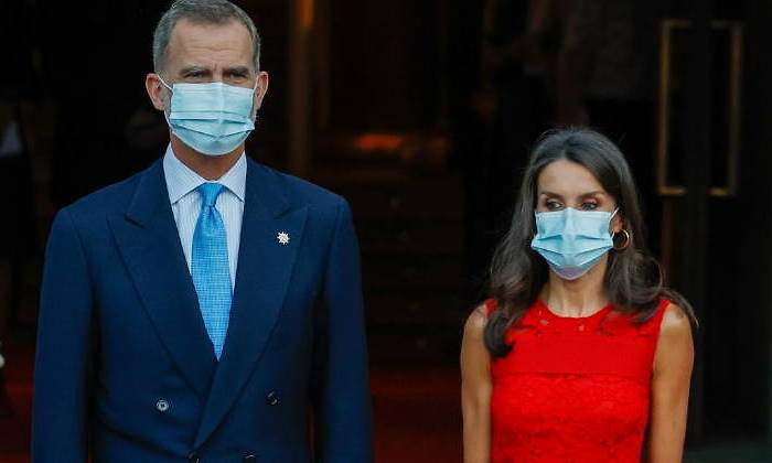 reyes-felipe-letizia-cinturon-pandemia-770.jpg