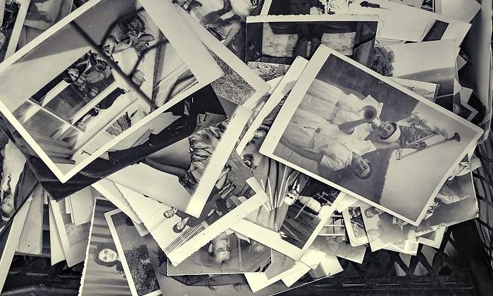 Gran-cantidad-de-fotos-antiguas-iStock.jpg