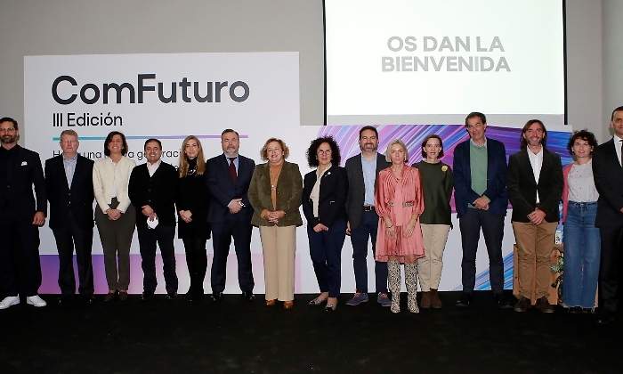 Foto-de-grupo-de-la-presentacion-de-la-III-edicion-de-ComFuturo-1.jpg