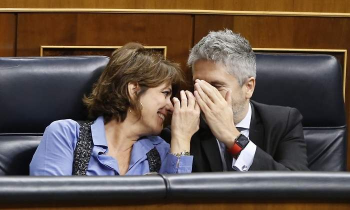 delgado-marlaska-manos-efe.jpg