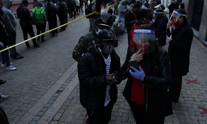 afp-retiro-gente-reuters.png