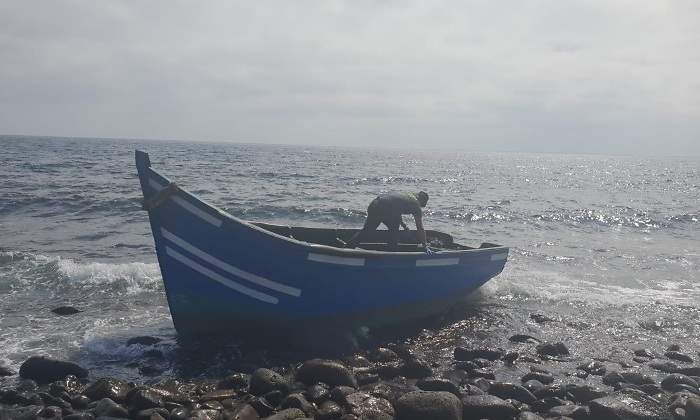 barco-inmigrante-guardia-civil.jpg