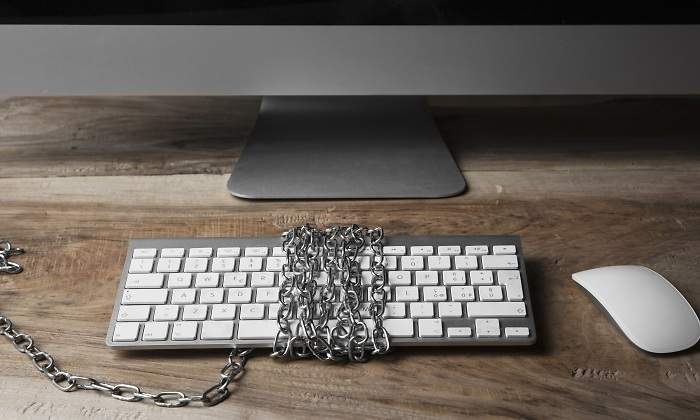 censura-ordenador-cadenas.jpg