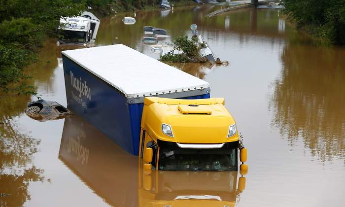 camion-inundaciones-alemania-reuters.jpg