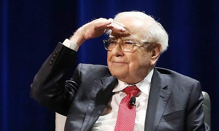 Warren-Buffett-Mano-Getty.jpg