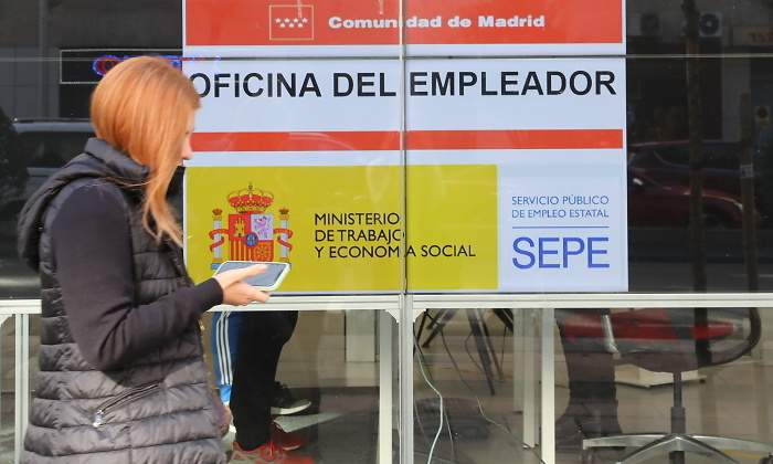 mujer-telefono-sepe-ep.jpg