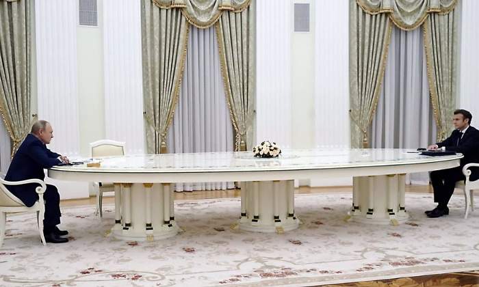 putin-macron-mesa.jpg