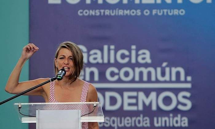 yolanda-diaz-mano-levantada-mitin-efe.jpg