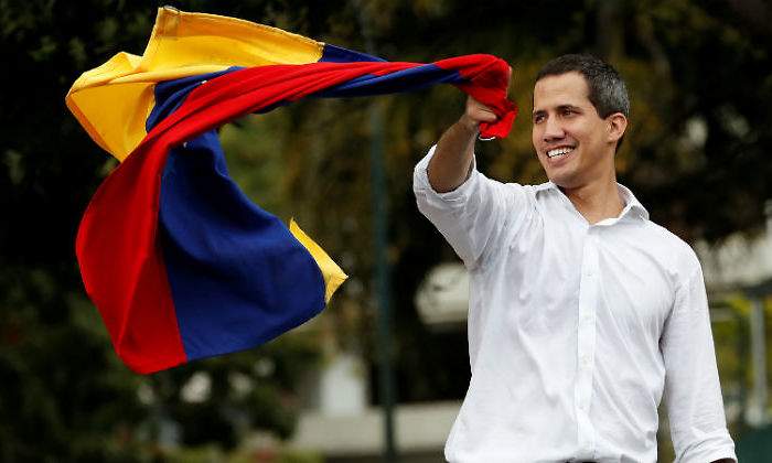 guaido-bandera-venezuela-reuters.jpg