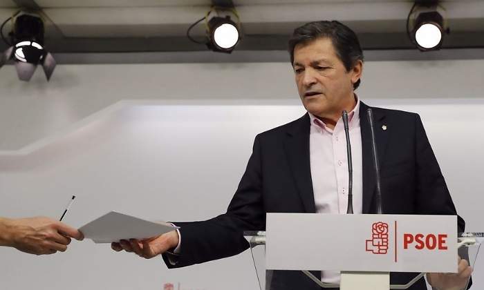 javier-fernandez-papel-psoe-efe.jpg