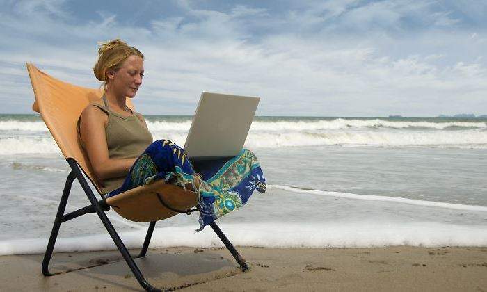 teletrabajo-playa-770-dreamstime.jpg