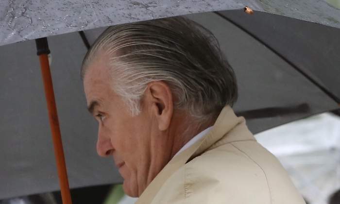 barcenas-paraguas-efe.jpg