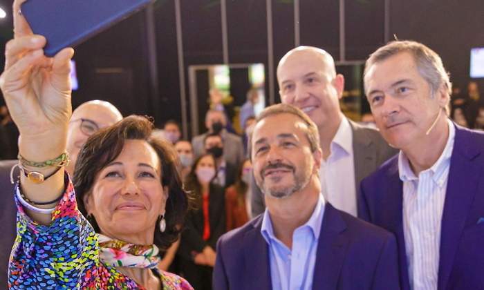 Ana Botn presidenta de Santander junto a Sergio Rial Head Regional de Santander para Sudamrica y Carlos Rey responsable de Finanzas de Santander Brasil