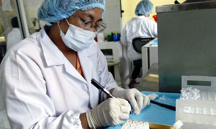 medico-cubano-medicamento-efe.jpg