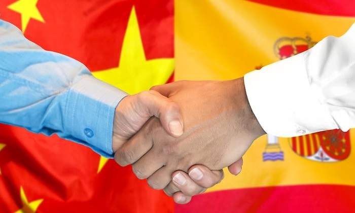 espana-china-acuerdo-banderas-dreams.jpg