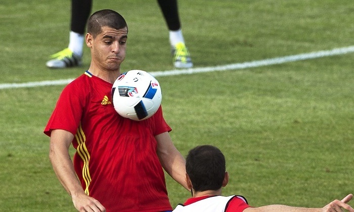 Morata-controla-balon-2016-espana-efe.jpg