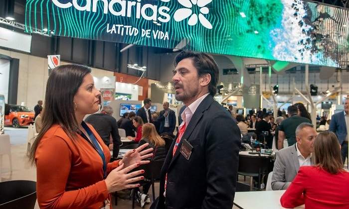 La consejera de Turismo de Canarias Yaiza Castilla y el presidente de Ashotel Jorge Marichal
