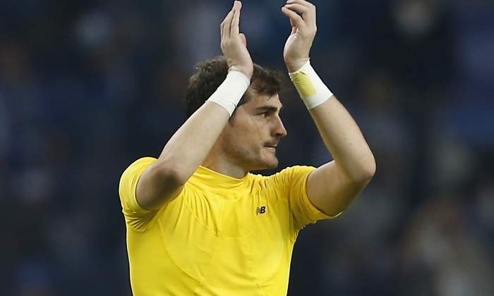 casillas-2017-aplaude-reuters.jpg