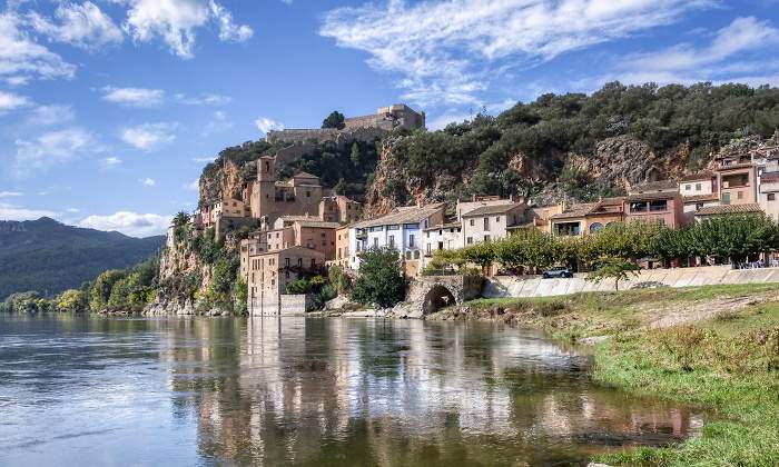pueblos-puente-octubre-miravet.jpg