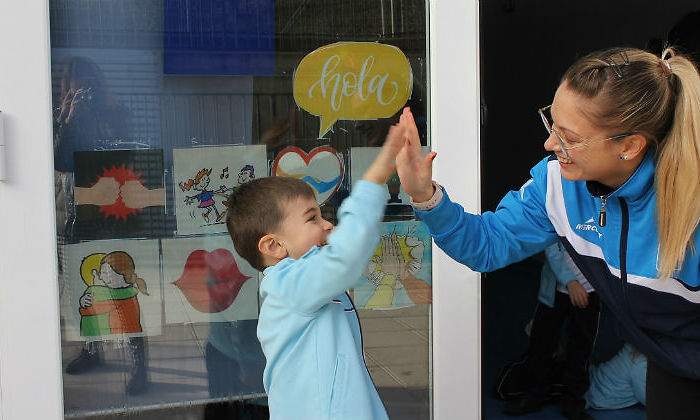 Saludando-en-la-puerta-de-las-emociones-defin.jpg