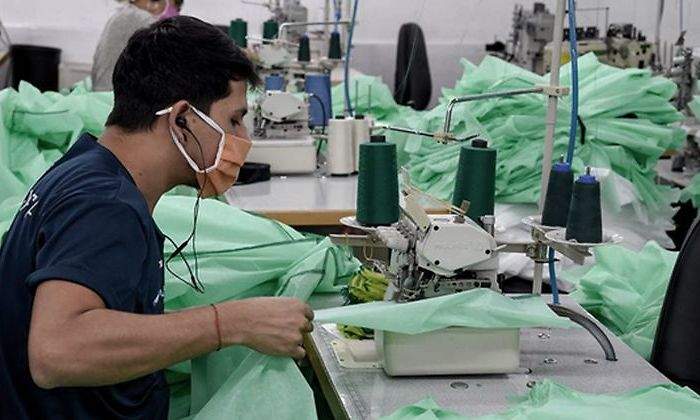 fabrica-industria-trabajador-pandemia-argentina.jpg