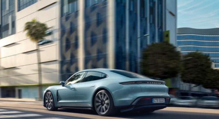 Porsche Taycan 4S.