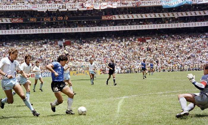 maradona-inglaterra-mundial-mexico-1.jpg