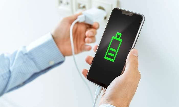 Cargador-de-telefono-iStock.jpg