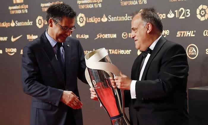 Bartomeu-Tebas-trofeo-Liga-2016-efe.jpg