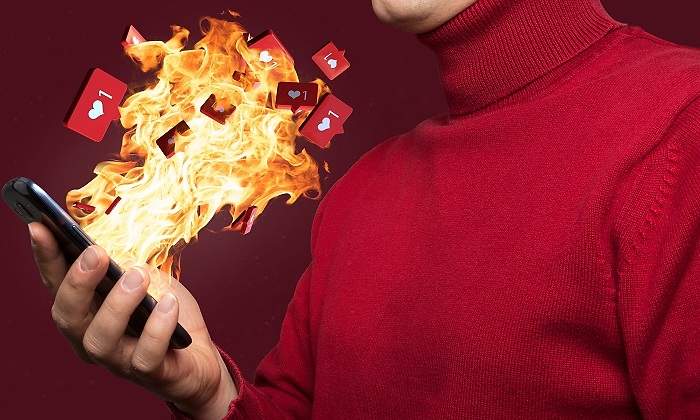Movil-likes-explosion-jersey-rojo-iStock.jpg