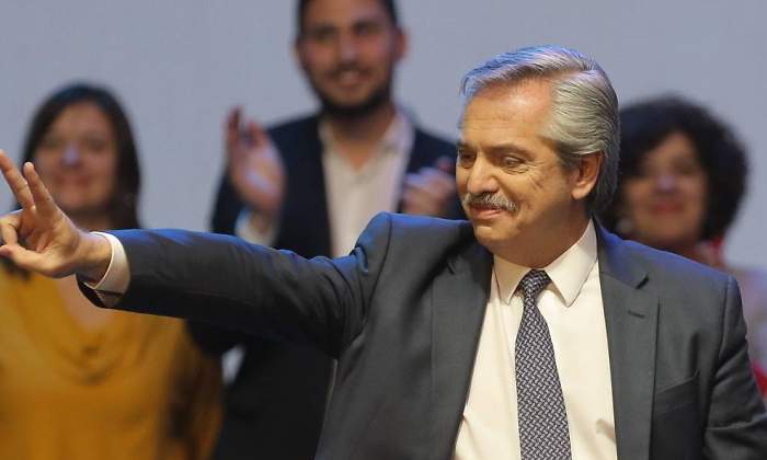 alberto-fernandez-dedos.jpg