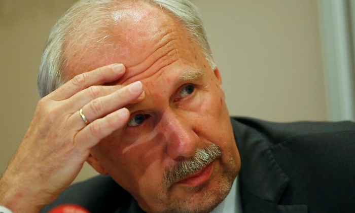 nowotny-bigote.jpg