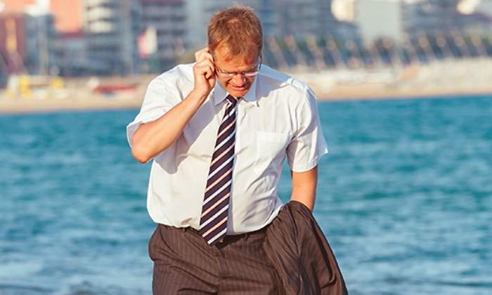 trabajador-playa-dreamstime.jpg
