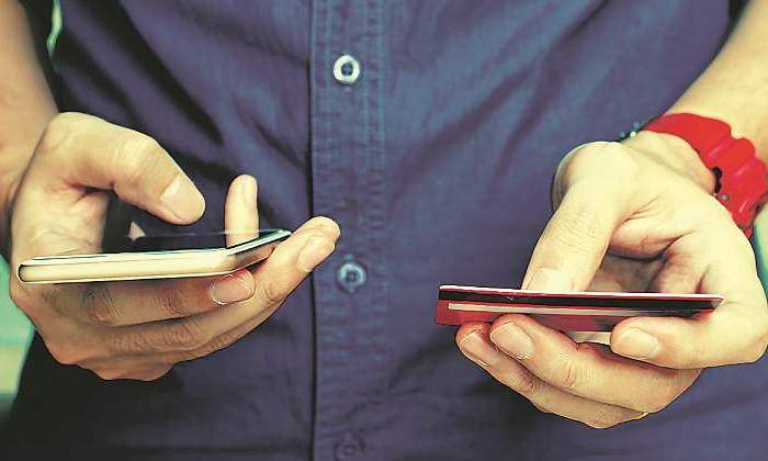movil-tarjeta-compra-770-istock.jpg
