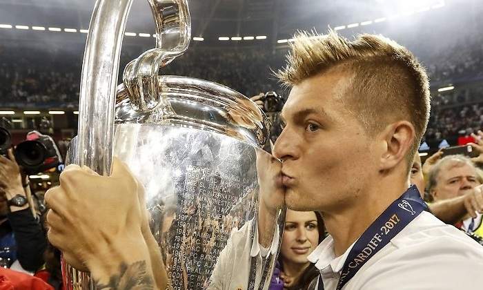 Toni-Kroos-besa-la-Champions-League